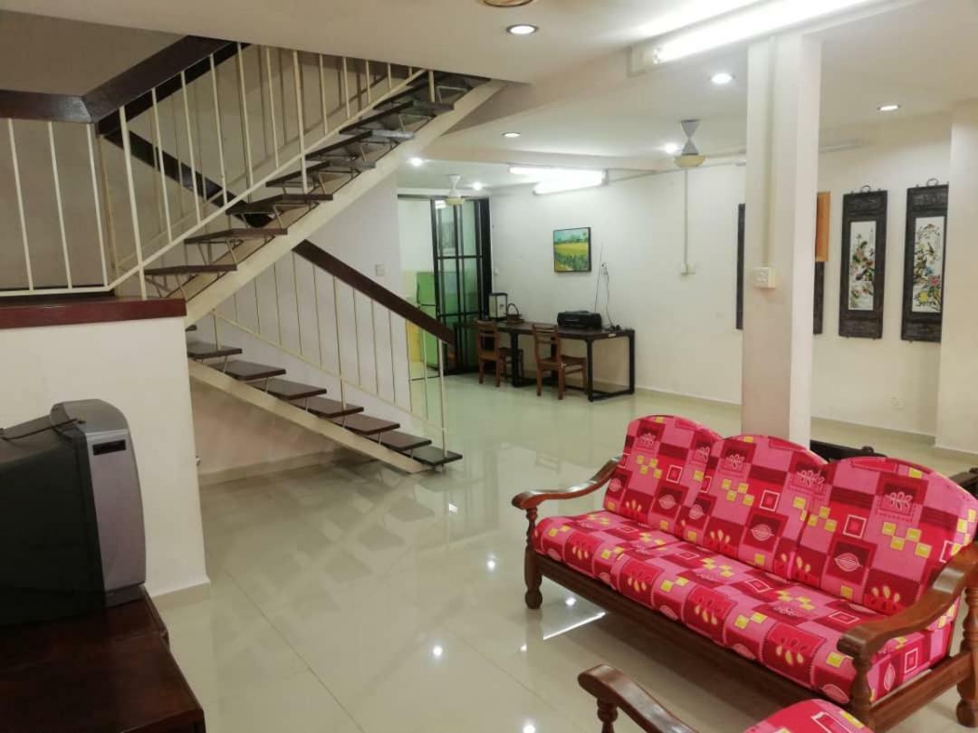 Sweethome For Travelers Seremban Exteriör bild