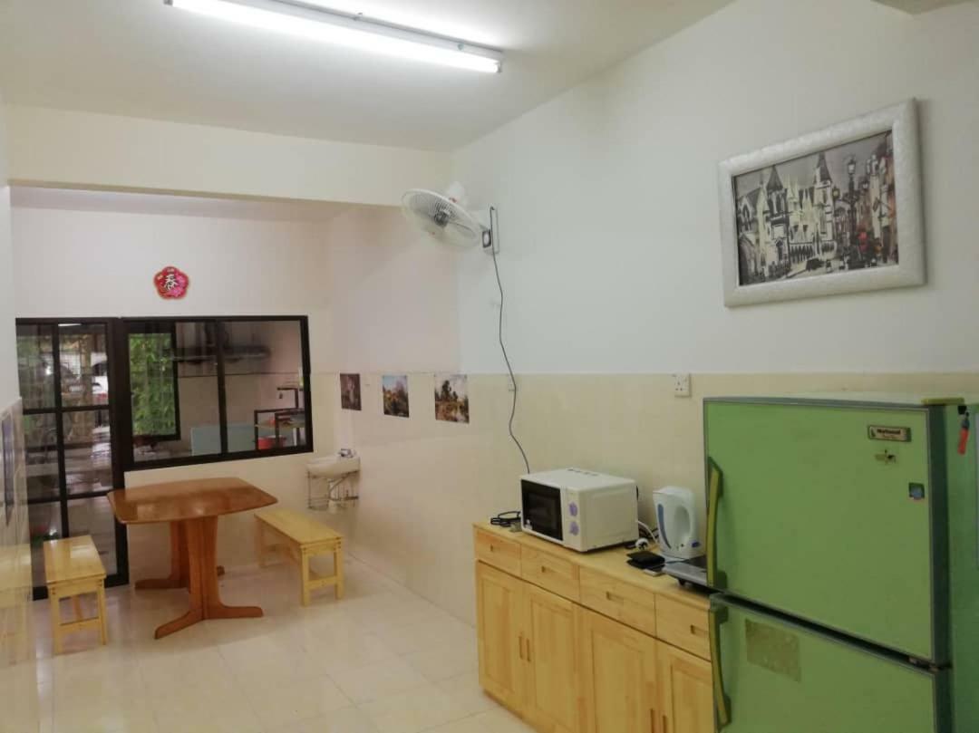 Sweethome For Travelers Seremban Exteriör bild